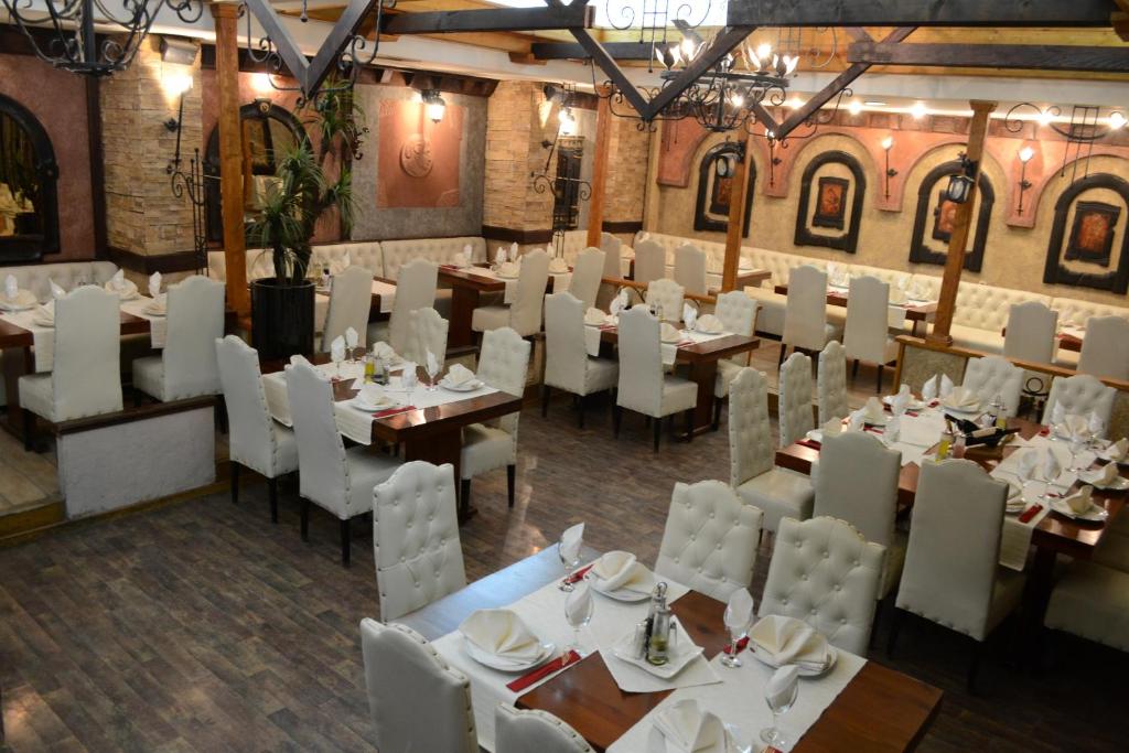 Restaurace v ubytování Hotel Tomce Sofka