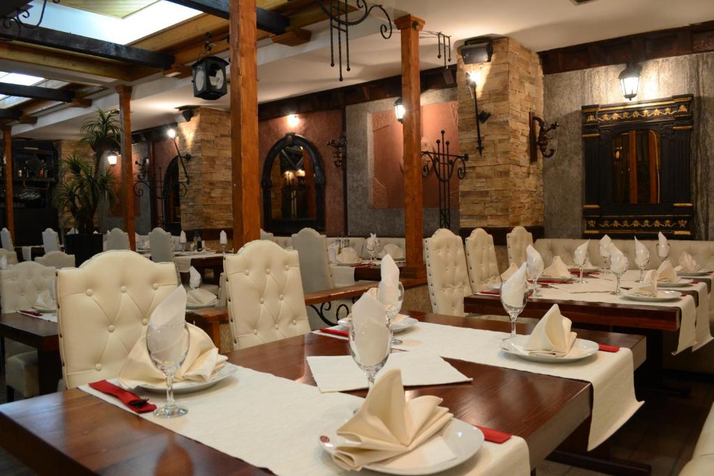 Restaurace v ubytování Hotel Tomce Sofka