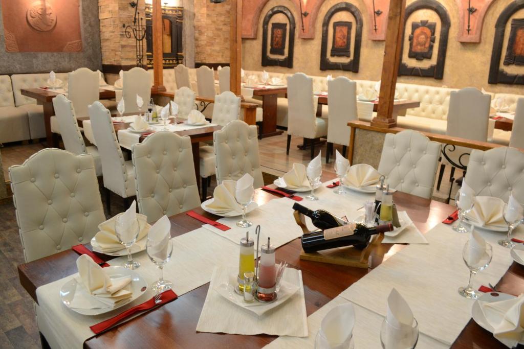 Restaurace v ubytování Hotel Tomce Sofka