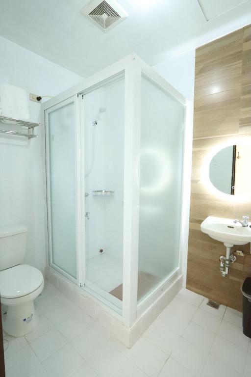 Koupelna v ubytování Leo Hotel - Lifestrong Property Inc