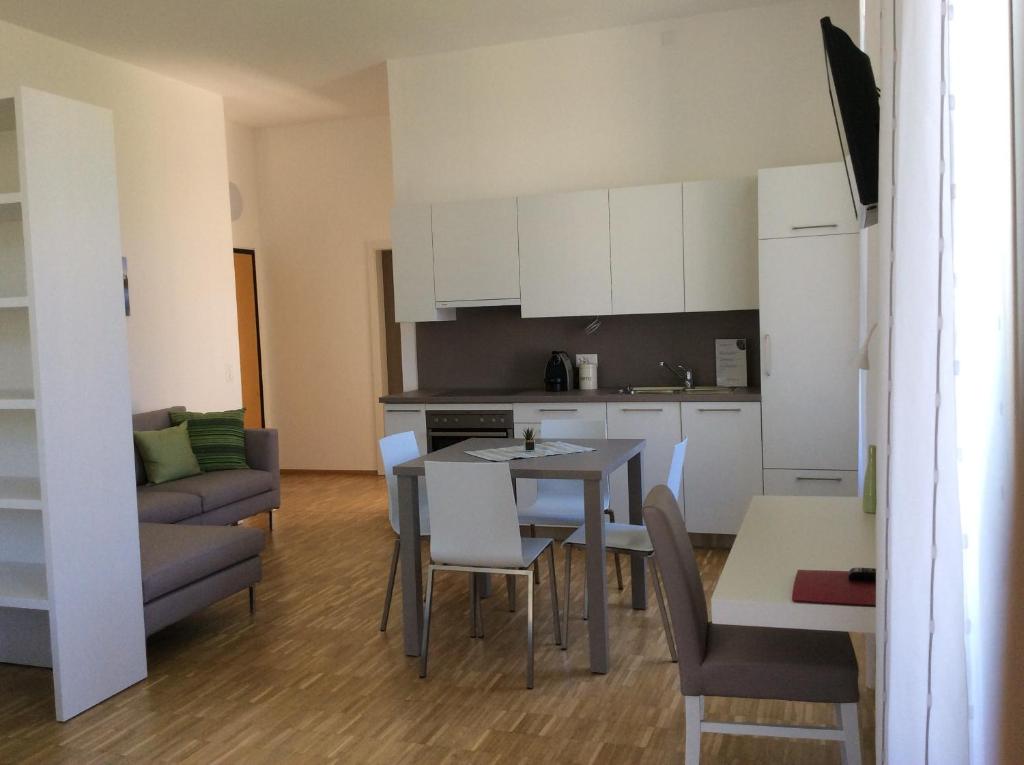 Kuchyň nebo kuchyňský kout v ubytování Business Center IN Villa