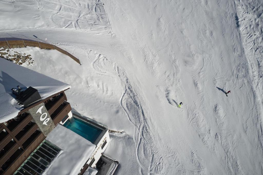 an aerial view of people skiing down a snow covered slope at TOP Hotel Hochgurgl in Hochgurgl