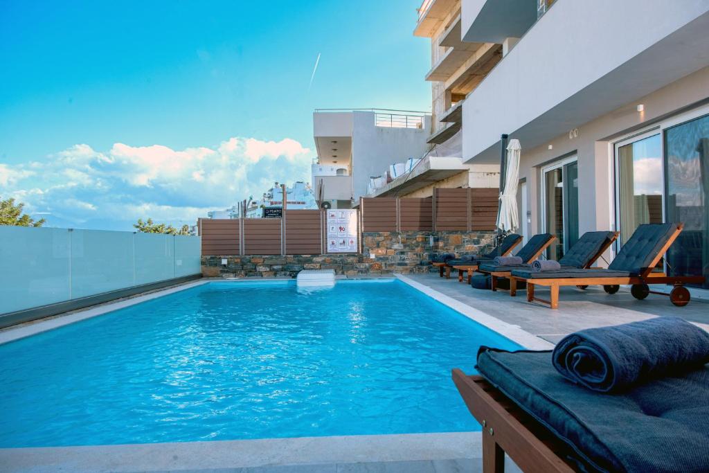 Bazén v ubytovaní Ammos Lux Apartments Crete alebo v jeho blízkosti