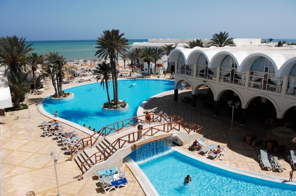 an overhead view of a swimming pool in a resort at Monarque Dar Jerba Narjess in Taguermess