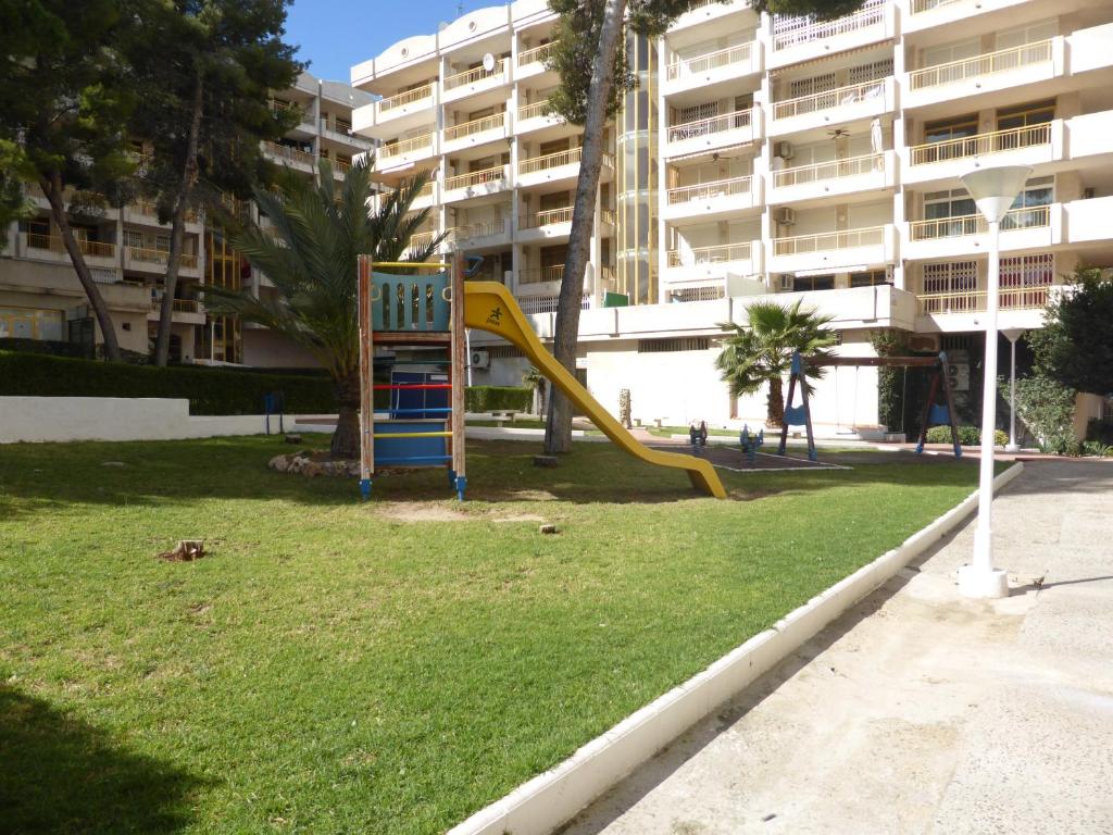 Herní místnost nebo prostor pro děti v ubytování Apartamentos La Masia 002