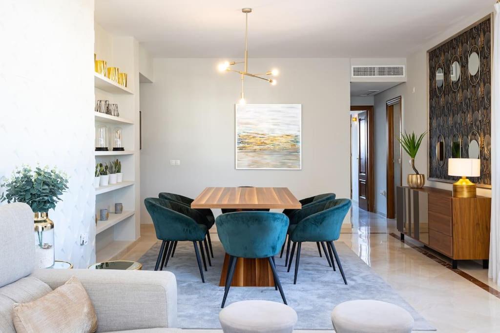 Luxury Beachside 3BR apartment !