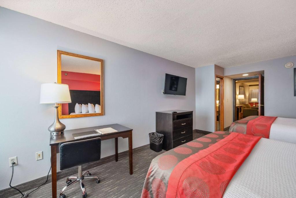 Ramada by Wyndham Sioux Falls Airport - Waterpark Resort & Event Center photo