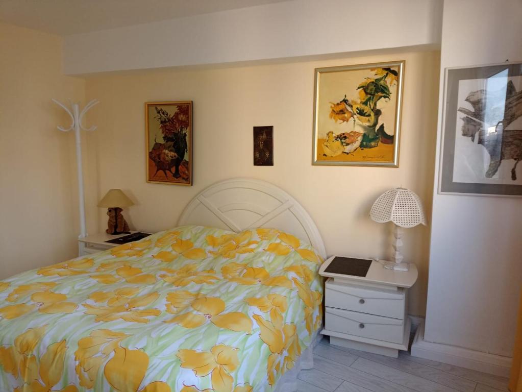 a bedroom with a bed with yellow flowers on it at Two Bedroom Apartment Farmec in Cluj-Napoca