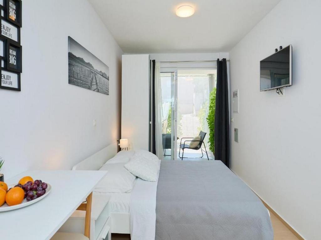 Palm Tree Apartments - 17