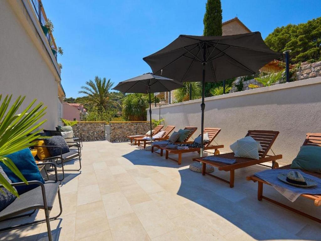 Palm Tree Apartments - 11