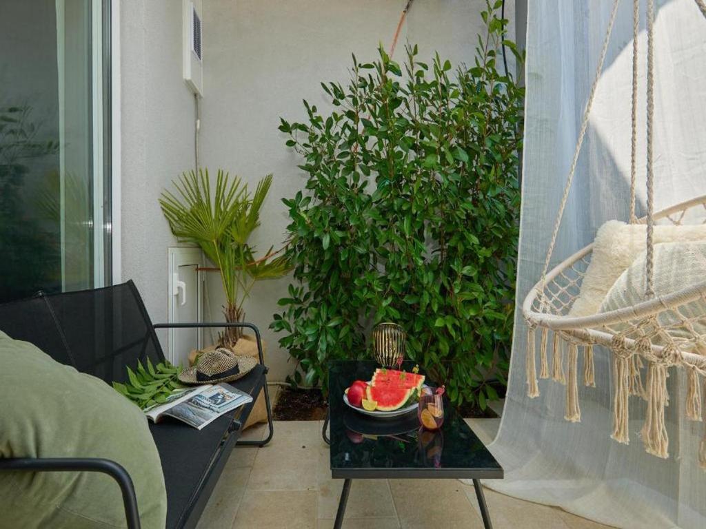 Palm Tree Apartments - 12