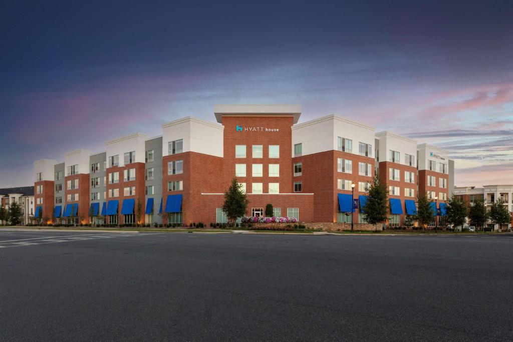 a rendering of a large building on a street at Hyatt House Charlotte Rea Farms in Charlotte