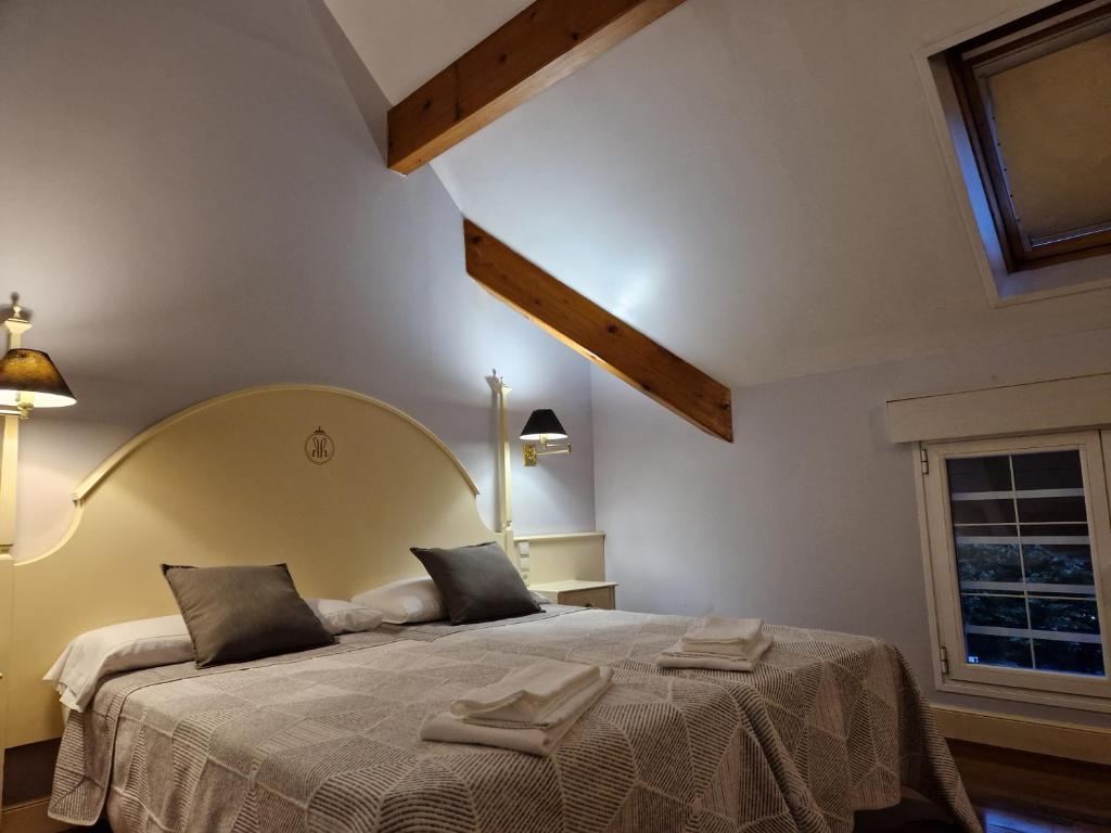 Postel nebo postele na pokoji v ubytování Hotel Harrison Etxea