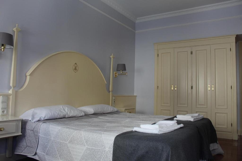 Postel nebo postele na pokoji v ubytování Hotel Harrison Etxea