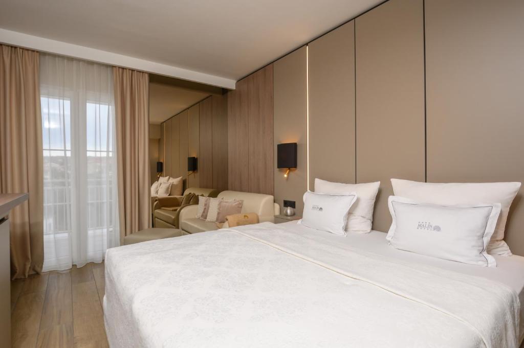 Postel nebo postele na pokoji v ubytování Hotel Malin