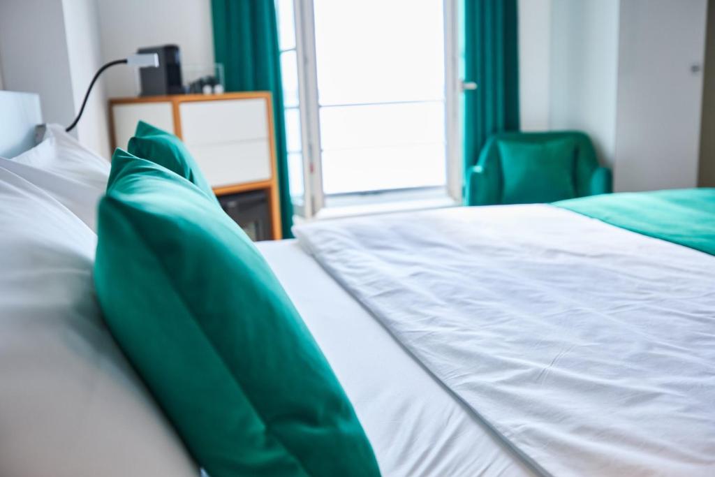 Postel nebo postele na pokoji v ubytování Hotel Max am See