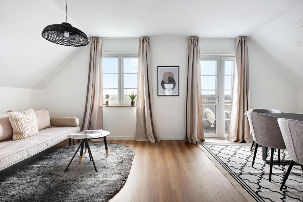 Sanders Charm - Amazing Two-Bedroom Apartment with Shared Garden