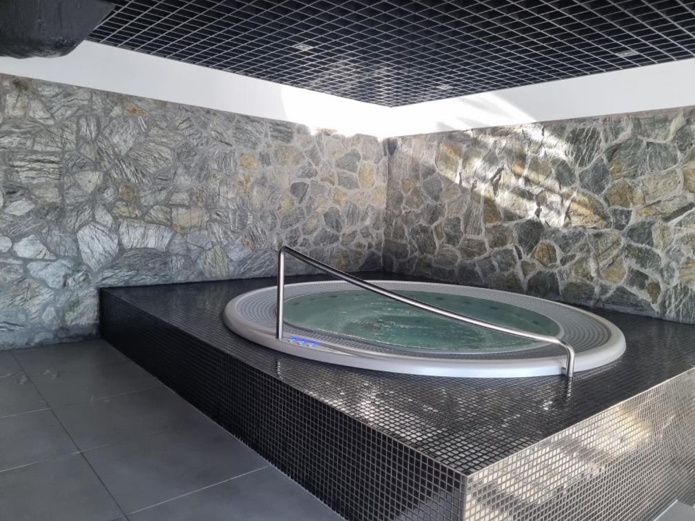 Fotografia z galérie ubytovania Apartament A2 DOMiTU z Basenem, Sauną, Jacuzzi - 5D Apartments v destinácii Szklarska Poręba