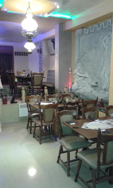 Restaurace v ubytování Семеен Хотел Русалка