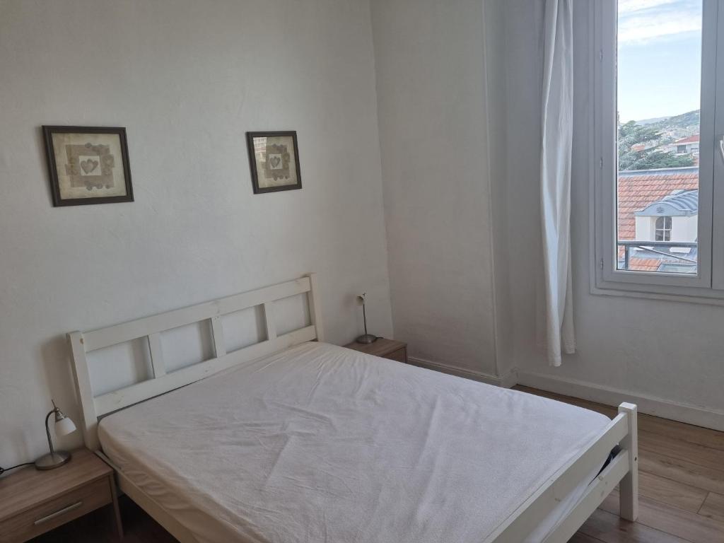 Posteľ alebo postele v izbe v ubytovaní Cannes Mimosas Apartment