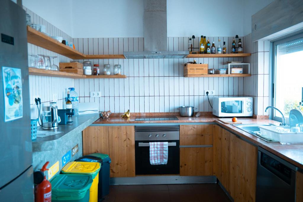 Kuchyň nebo kuchyňský kout v ubytování Wax Hostel