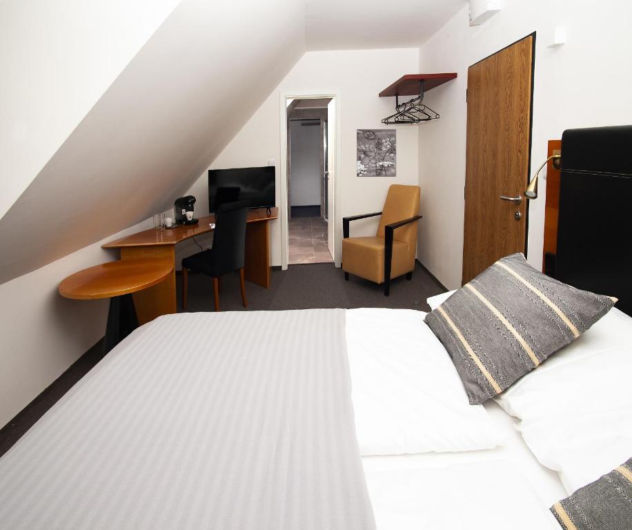 Postel nebo postele na pokoji v ubytování Hotel Petrovy kameny
