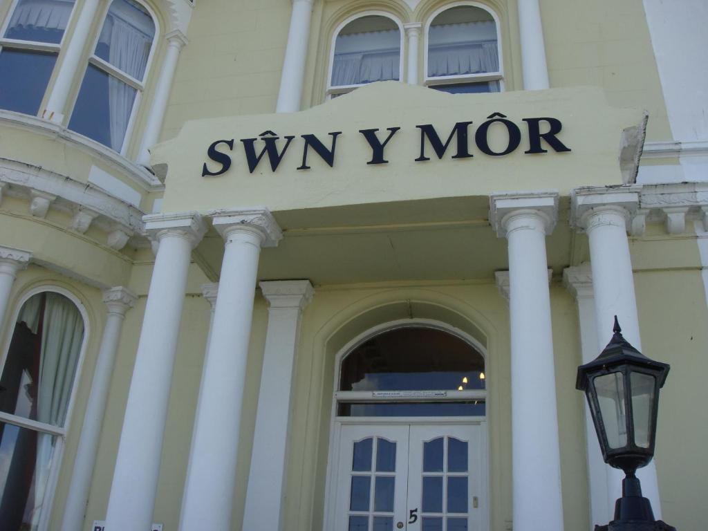 a building with a sign that reads swxy moor at Swn Y Mor in Llandudno