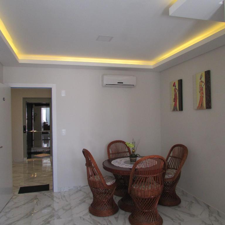 a dining room with a table and chairs at Apartamento em Balneario Camboriu in Balneário Camboriú