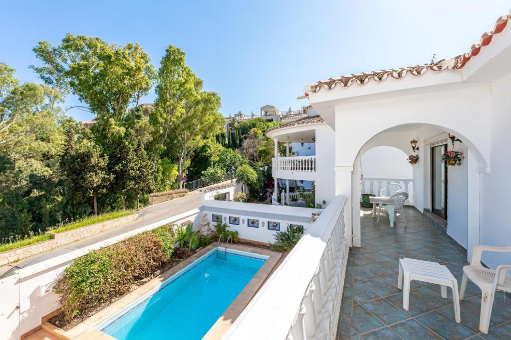 Bazén v ubytovaní Villa with Pool in the heart of Mijas Pueblo alebo v jeho blízkosti