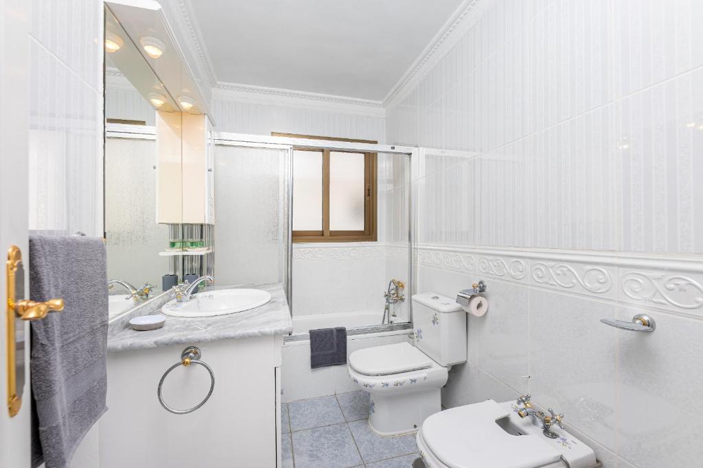 Kúpeľňa v ubytovaní Villa with Pool in the heart of Mijas Pueblo