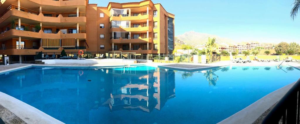 Bazén v ubytovaní Sun Hill Los Pacos 2 Bed Apt alebo v jeho blízkosti