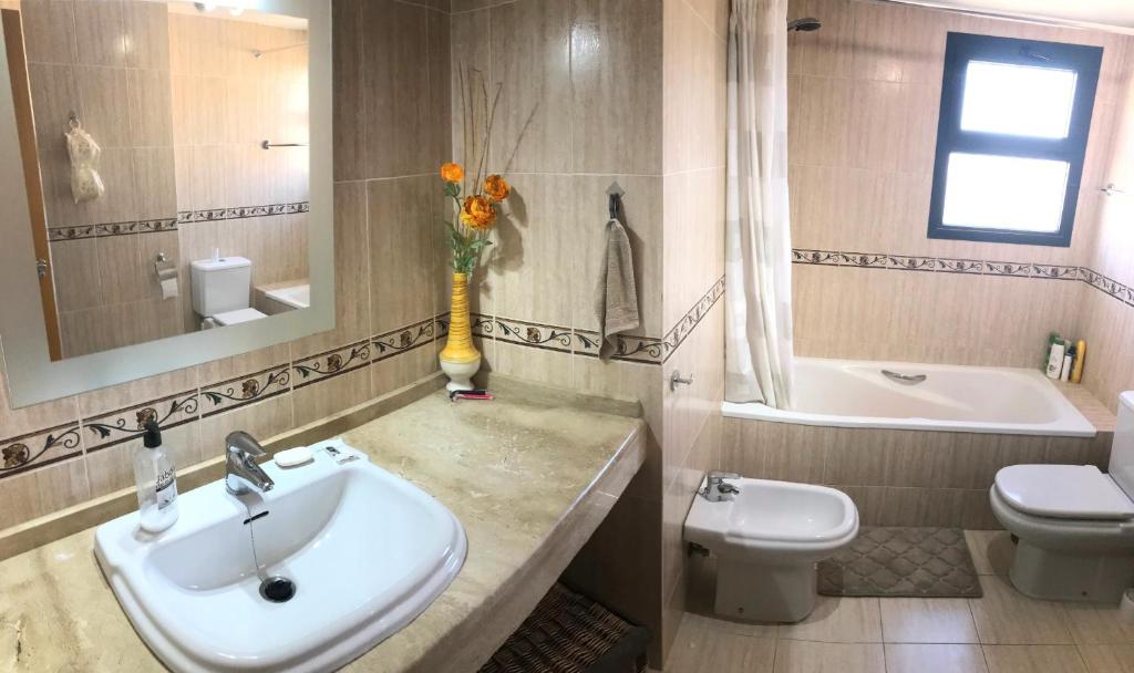 Kúpeľňa v ubytovaní Sun Hill Los Pacos 2 Bed Apt