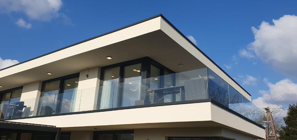 Budynek, w którym mieści się apartament