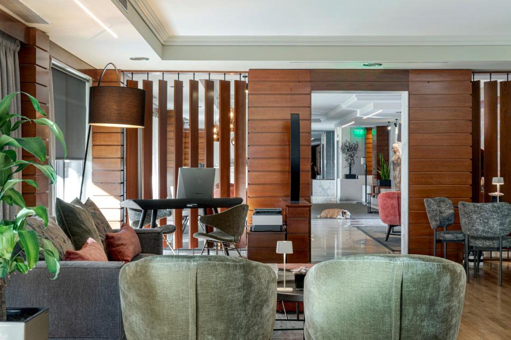 Posedenie v ubytovaní Blazer Suites Hotel