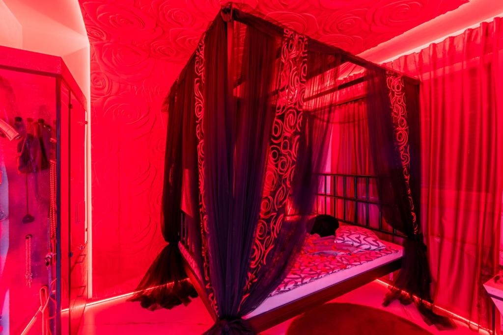 Jacuzzi - Love - BDSM - Extra Luxury - EV chargger - Valentine's Day - Red  Room - Flexible SelfCheckIns 28, Zagreb – posodobljene cene za leto 2024