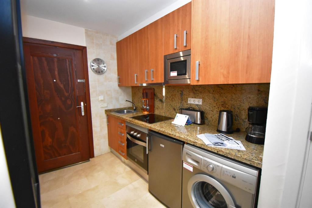 Kuchnia lub aneks kuchenny w obiekcie Studio Apt Walking Distance to Beach Wyndham Resor