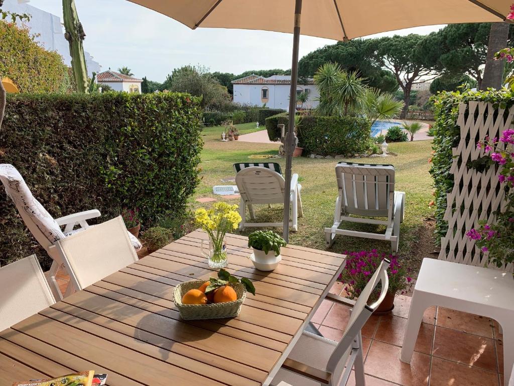Vonkajšia záhrada v ubytovaní Townhouse Near beach Calahonda