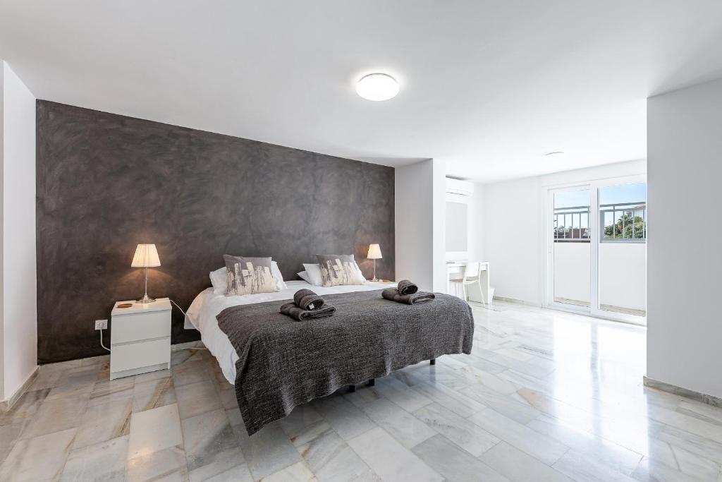 Łóżko lub łóżka w pokoju w obiekcie Luxury villa with Private Pool Benalmadena