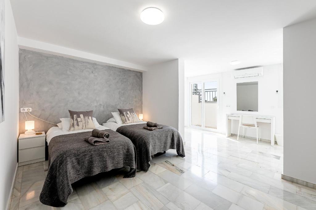 Łóżko lub łóżka w pokoju w obiekcie Luxury villa with Private Pool Benalmadena