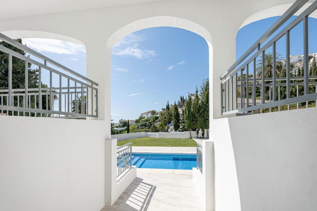 Basen w obiekcie Luxury villa with Private Pool Benalmadena lub w pobliżu