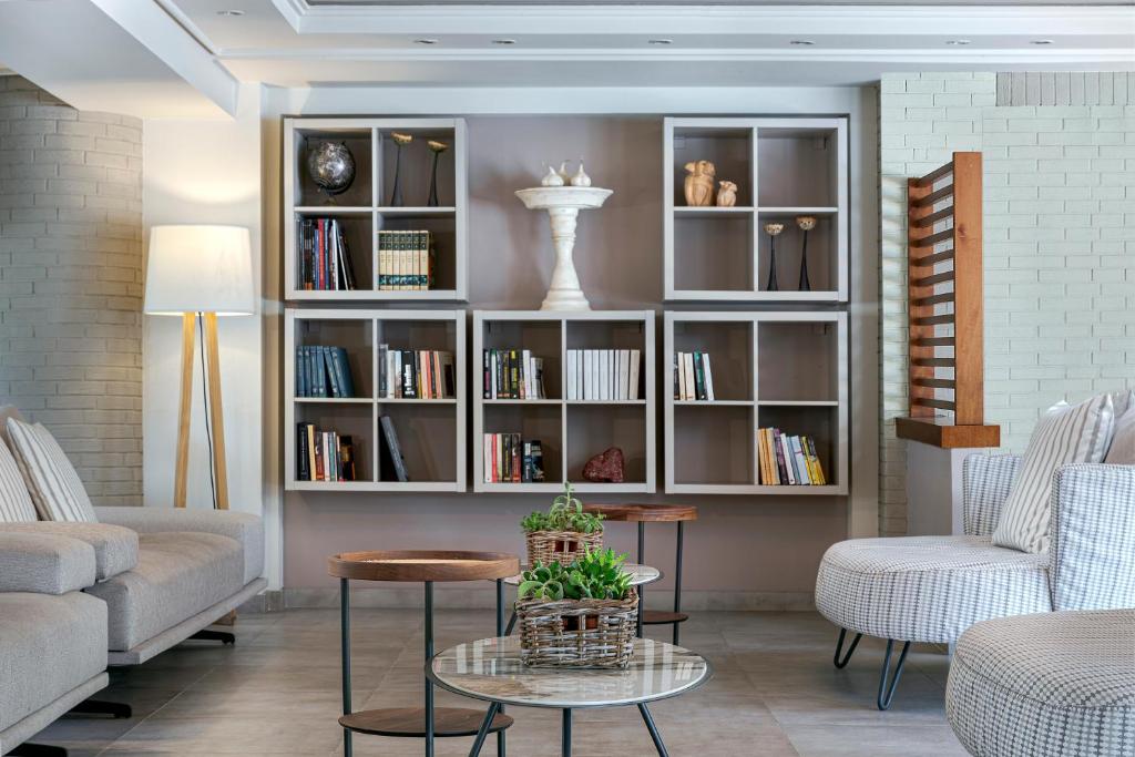 Posedenie v ubytovaní Blazer Suites Hotel