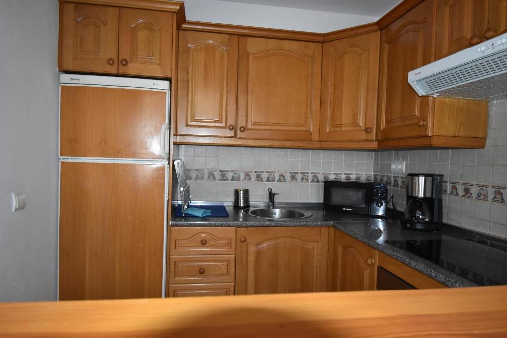 Kuchyňa alebo kuchynka v ubytovaní Pueblo Torrequebrada, Benalmadena 2 Bed Apt