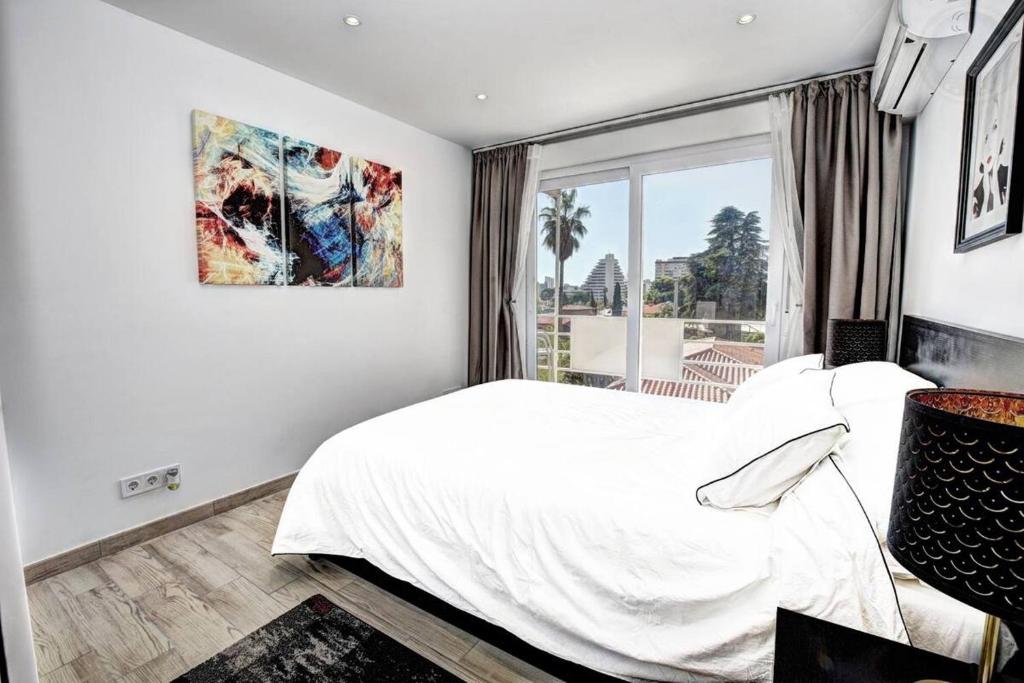 Postel nebo postele na pokoji v ubytování Stunning 1 bed apt Benalmadena