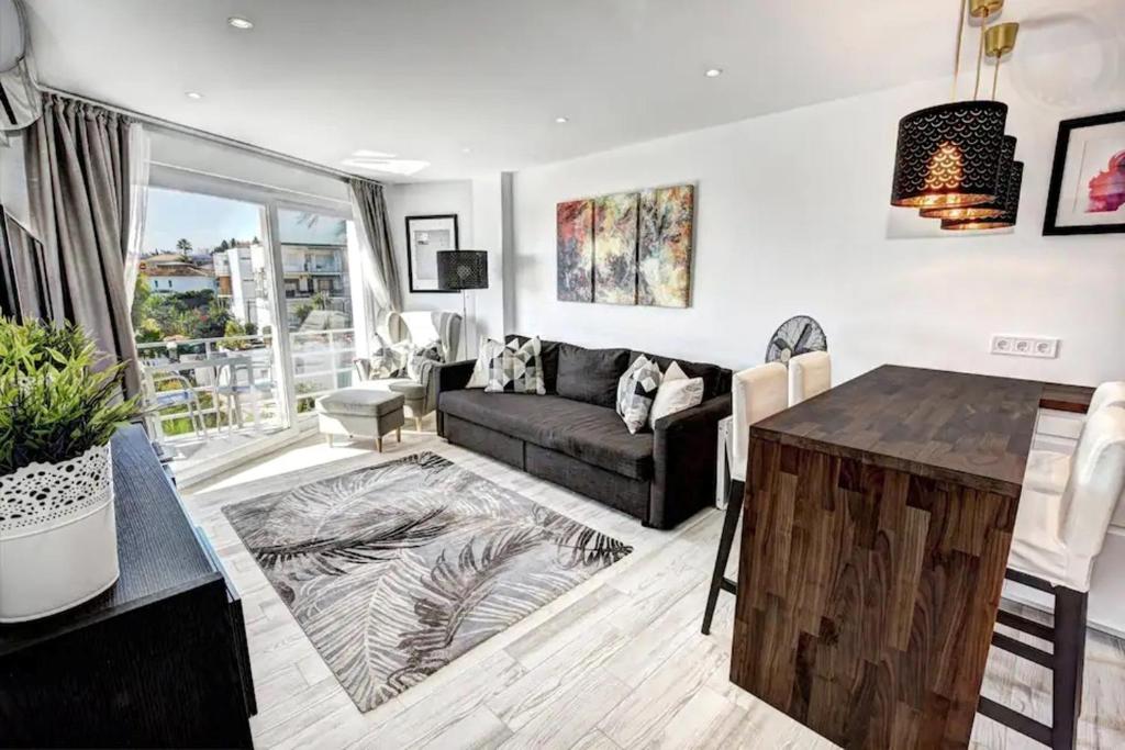 Posezení v ubytování Stunning 1 bed apt Benalmadena