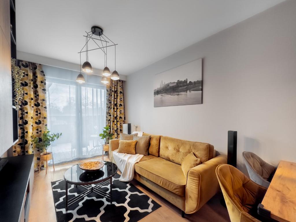 a living room with a couch and a table at Apartament z dużym tarasem w centrum in Krakow