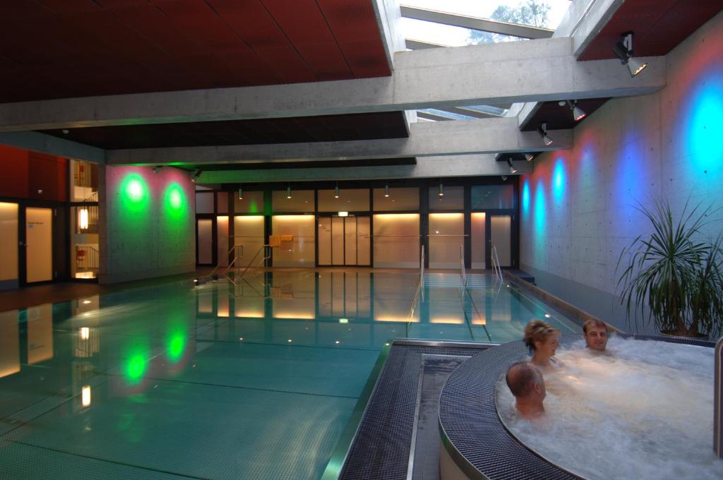 Bazén v ubytování Hotel Ländli nebo v jeho okolí