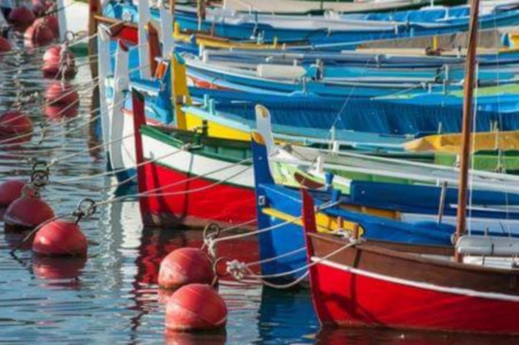 Vaade apartemendi lähedal voolavale jõele