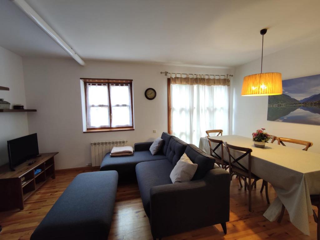 a living room with a couch and a table at Inmocyma La terraceta de Linsoles-Valle de Benasque in Benasque