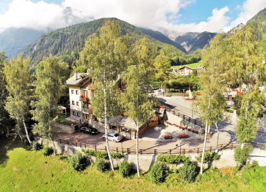 Nespecifikovaný výhled na hory nebo výhled na hory při pohledu z hotelu