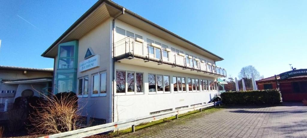 a building with a balcony on the side of it at Gaststätte Zur Tribüne in Pfungstadt